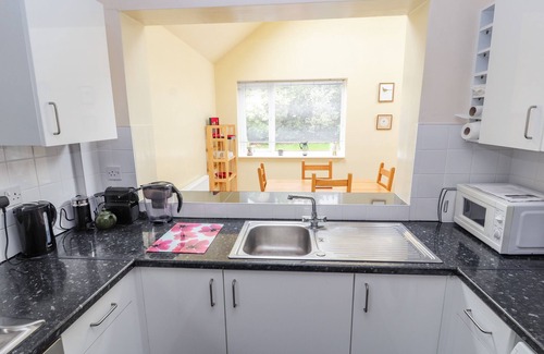 Frodsham Cottage | CRUMMOCK, pet friendly, character holiday cottage in Frodsham