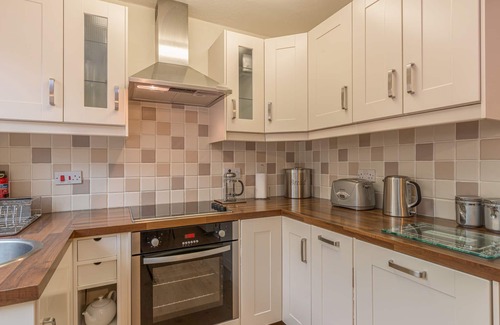 Seahouses Cottage | CRUMSTONE CORNER, family friendly, with a garden in Seahouses