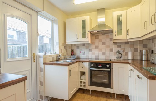 Seahouses Cottage | CRUMSTONE CORNER, family friendly, with a garden in Seahouses