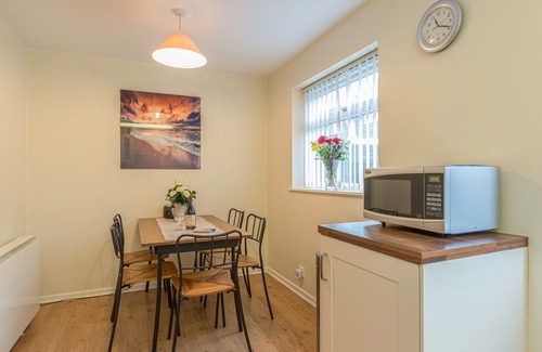 Seahouses Cottage | CRUMSTONE CORNER, family friendly, with a garden in Seahouses