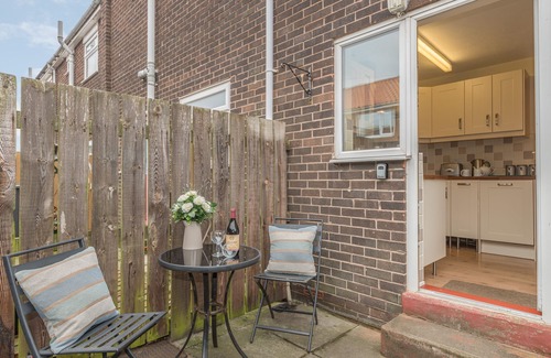 Seahouses Cottage | CRUMSTONE CORNER, family friendly, with a garden in Seahouses
