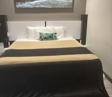 Clodine Hotel | Crystal Inn - Sugarland
