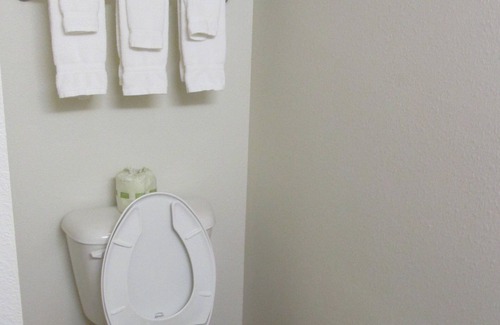 Towanda Hotel | Crystal Springs Inn and Suites