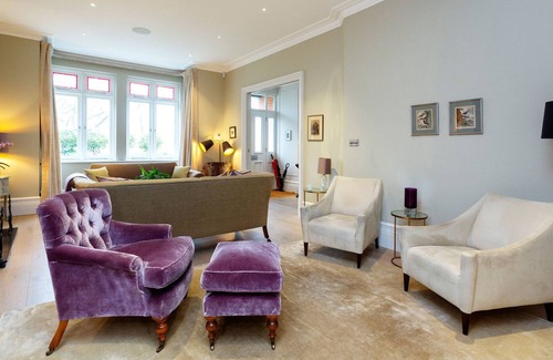 Wandsworth Common Apartment | Crystalline by the Common, by Veeve