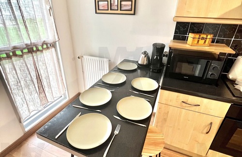 Cergy Apartment | ☀ Cuban Charm 2 Bedrooms Private Parking Near Train Station ❤