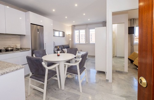 Centro Apartment | Cubo's Apartamento Atocha with Optional Parking/centro urbano/wifi gratis/aire acondicionado