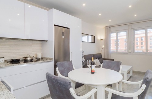 Centro Apartment | Cubo's Apartamento Atocha with Optional Parking/centro urbano/wifi gratis/aire acondicionado