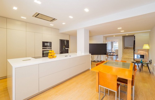 Centro Ski Chalet | Cubo's Gibralfaro Townhouse/malaga center/views/parking included