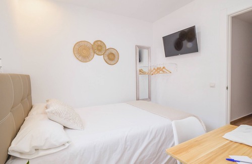 Torre de Benagalbon Bed & Breakfast | Cubo's Hostal William's Sunny 5 with Breakfast/free wifi/air conditioning