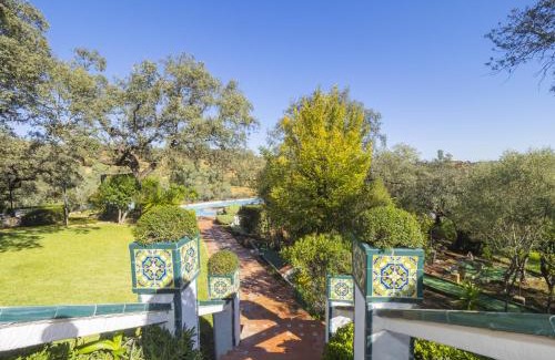 Guillena House | Cubo's Quinta de los Cisnes & minigolf included