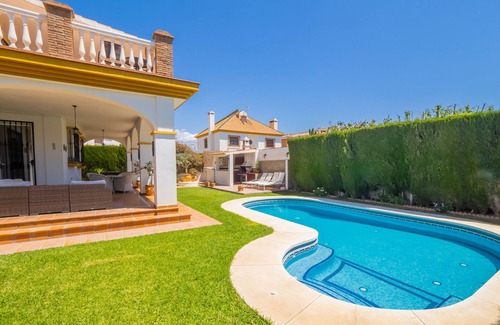 Guadalmar Villa | Cubo's Villa Yedra Guadalmar/Close to the beach/pool heated/wifi/BBQ