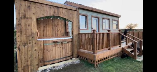 Great Fryup Dale Ski Chalet | Cuddles & Bubbles Cozy Cabin with jacuzzi spa hot tub