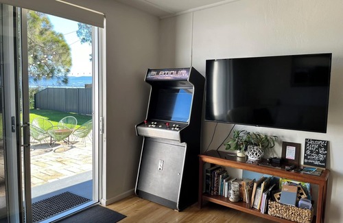 Windang House | Cudgeree Bay Lake House - Right on Lake Illawarra's edge