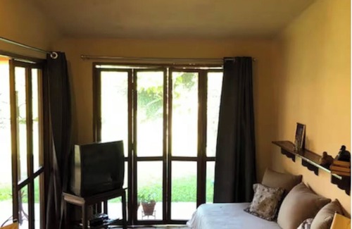 Tres de Mayo House | Cuernavaca's Hidden Gem: Adorable Bungalow with WiFi & Serene Garden Escape.