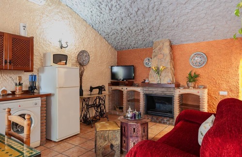 Hinojares Villa | Cueva de Lola Hinojares by Ruralidays