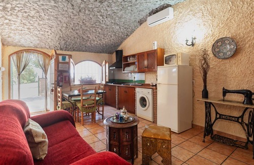 Hinojares Villa | Cueva de Lola Hinojares by Ruralidays