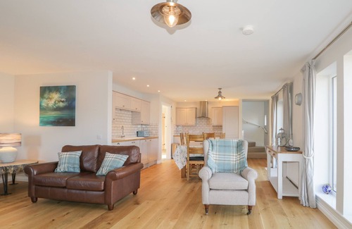 Breakish Cottage | CUILLIN SHORES, family friendly, with open fire in Broadford