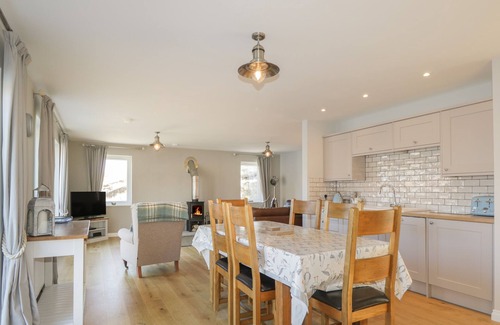 Breakish Cottage | CUILLIN SHORES, family friendly, with open fire in Broadford