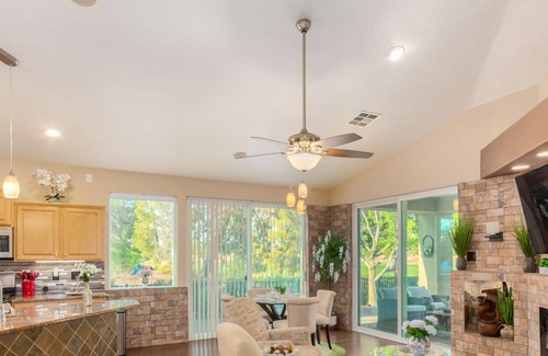 South Mountain House | Cul-de-sac home on the Ravenswood golf course