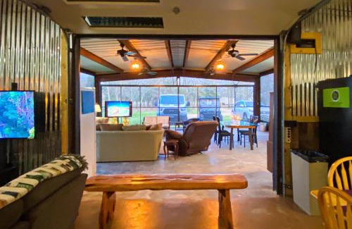 Ledbetter Hotel | Cupid - Reindeer Ranch at Round Top
