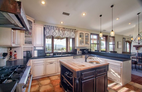 Temecula House | Custom built estate in Wine Country with amazing views/Includes Detached Casita!