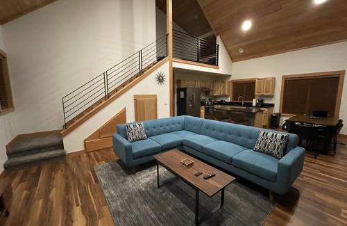 Vida House | Custom Built Home - Riverfront Home on the McKenzie River