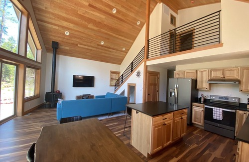 Vida House | Custom Built Home - Riverfront Home on the McKenzie River