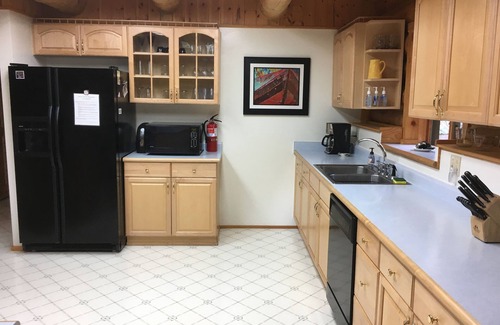 Seward House | Custom-Built Log Home : Clean, Spacious, and only 4 miles from downtown Seward!