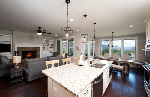 Durango House | Custom Home - Amazing Views/Huge Deck - 3 miles to downtown - AC/Hot Tub