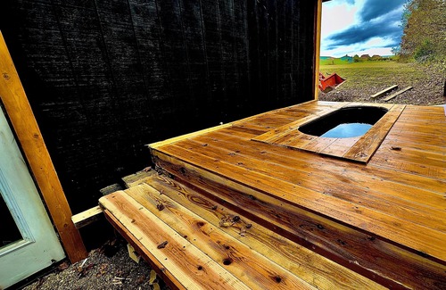 Marienville Cabin | Custom Hot Tub Cabin Near Cook Forest+ANF: Knotty Pine Lodge