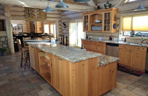 Huntsville Ski Chalet | Custom log home nestled in the mountains. Stunning valley views from every room.