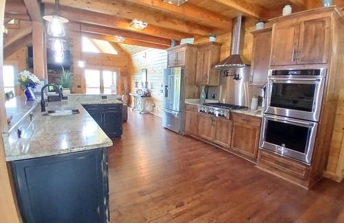 Wilson County Cabin | Custom log home on top of the world. Situated on 147 acres.