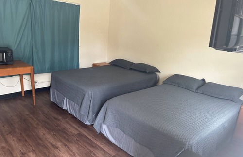 Hutchinson Hotel | Custom Stay