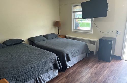 Hutchinson Hotel | Custom Stay