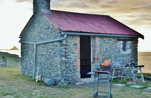 Courtils Cabin | CUSTOMS SHACK (time Vauban) in bay of Mont Saint Michel