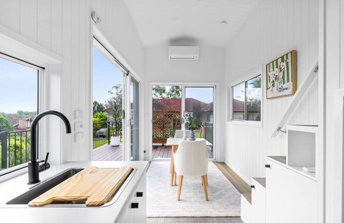 Bridgeman Downs Apartment | Cute 1-Bed Tiny House with Garden in Nature