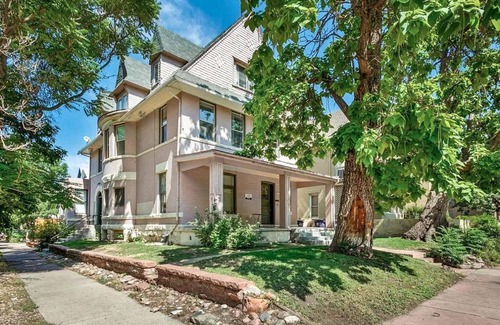 Capitol Hill Apartment | Cute 2 bed condo ina historic building in Capitol Hill denver