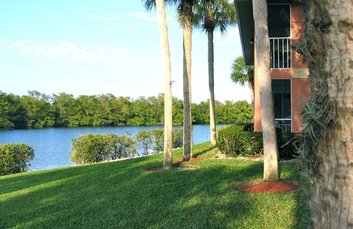 Hammock Bay Condo | Cute 2 BR Condo On The Water