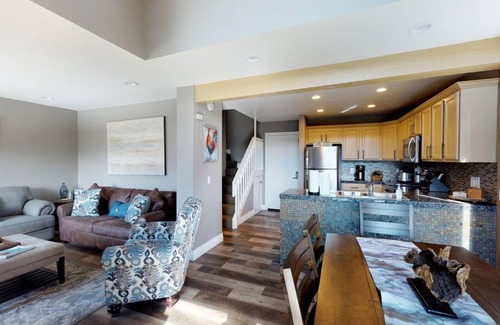 Mammoth Lakes Condo | Cute and cozy 1 br + loft condo with great views in Mammoth Ski & Racquet Club