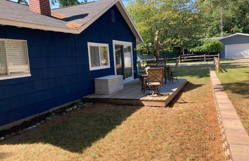Tawas City House | Cute and cozy cottage with Lake Huron access