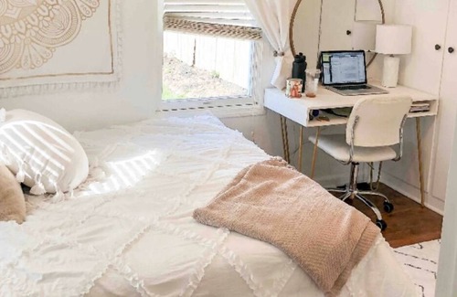 Bailey House | Cute and cozy home just steps from MSU
