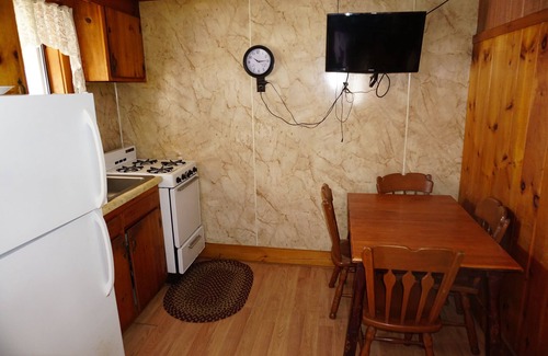 Hampton Cottage | Cute and Cozy. Short walk to Sand. Close to Attractions.