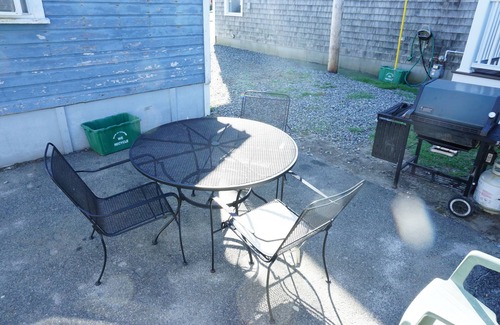Hampton Cottage | Cute and Cozy. Short walk to Sand. Close to Attractions.