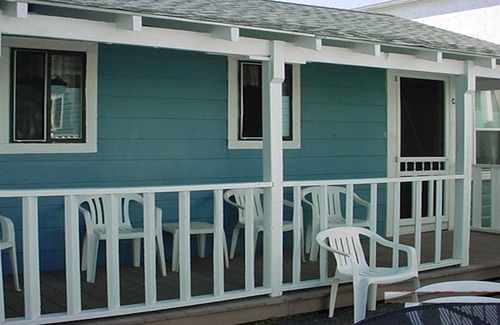 Hampton Cottage | Cute and Cozy. Short walk to Sand. Close to Attractions.