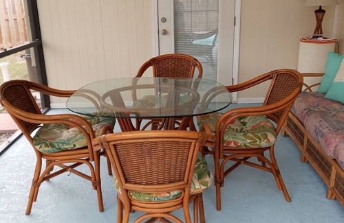 New Port Richey House | Cute and Cozy, two bedroom home, with splash pool.