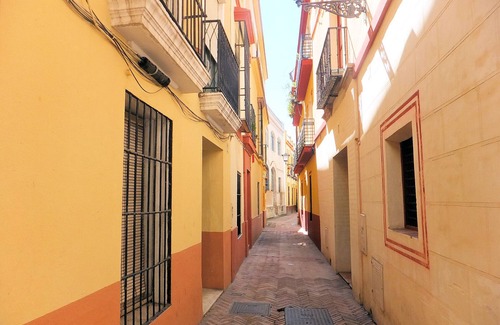 San Bartolome Apartment | CUTE AND QUIET APARTMENT, OPTIONAL PARKING, 2 BR, FREE PICK-UP
