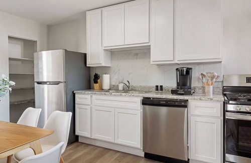 University City Apartment | Cute Apt Near Loop - WashU - BJC