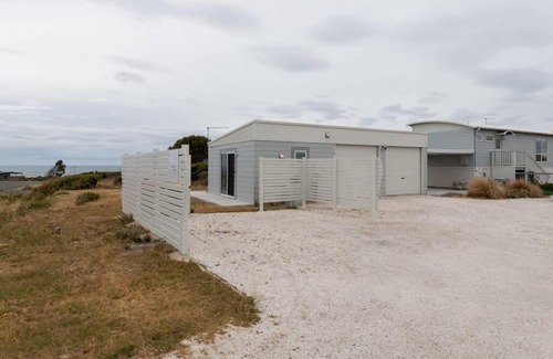 Lulworth Apartment | Cute as a button and on the beach