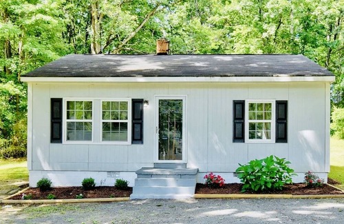 Hillsborough House | Cute Bungalow in Hillsborough