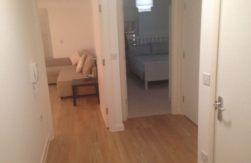 Southall Green Apartment | Cute, clean apartment with WiFi, 15 minutes away from Central London